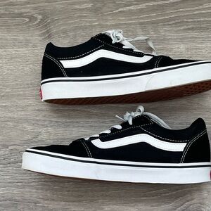 Womens Black Vans Ward Lo Suede Sneaker